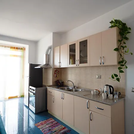 Cityscape Apartment *