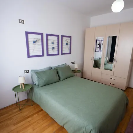 Cityscape Apartment *